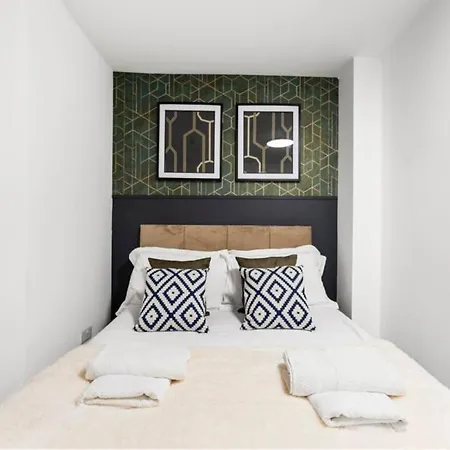 Modern Spacious Three Bedrooms With Private Garden Cardiff Exterior photo