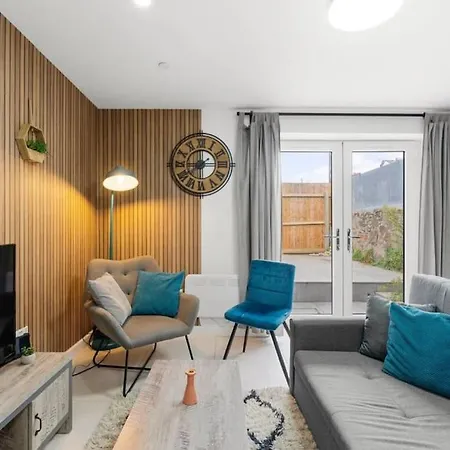 Modern Spacious Three Bedrooms With Private Garden Cardiff Exterior photo