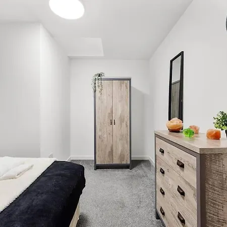 Modern Spacious Three Bedrooms With Private Garden Cardiff Exterior photo