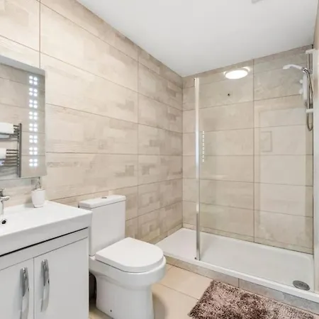 Modern Spacious Three Bedrooms With Private Garden Cardiff Exterior photo
