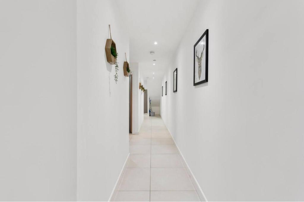 Modern Spacious Three Bedrooms With Private Garden Apartment Cardiff