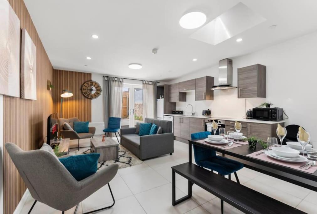 Modern Spacious Three Bedrooms With Private Garden * Cardiff